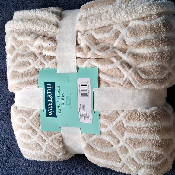 🆕️ Wayland square double-sided plush and Sherpa blanket 50 in x 60 in - Picture 2 of 2